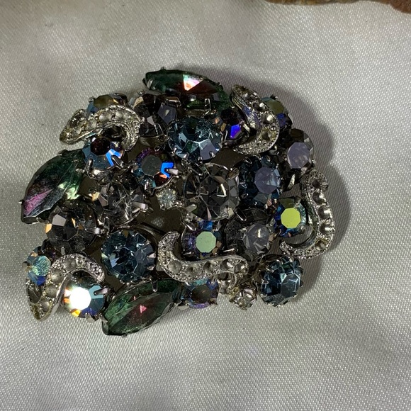 Vintage Jewelry - Vintage Silver Tone Blue Rhinestone Marquise and Round Cluster Brooch Call OUT